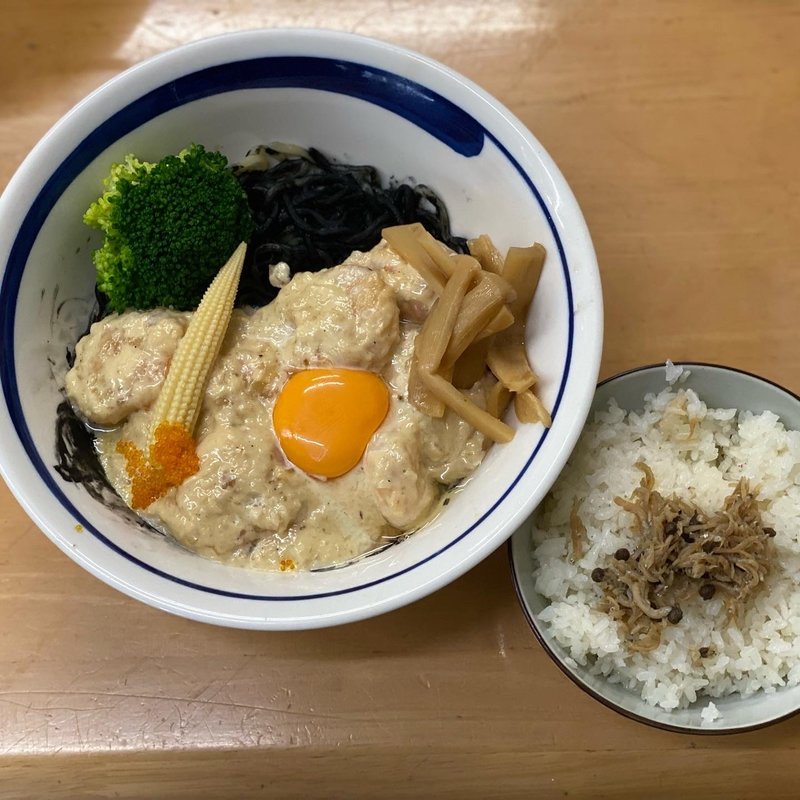 限定 水無月 海老🦐マヨ(汁なし) ③生ハムサラダ+雑魚飯+イカ墨(MENYA食い味の道有楽)