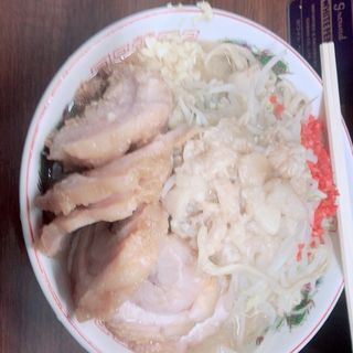 小豚ラーメンニンニク野菜アブラベニ(ラーメン二郎関内店)