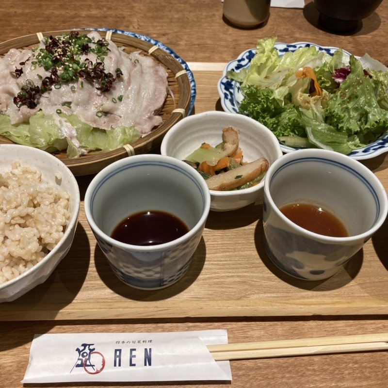 桜山豚のせいろ蒸し　根菜のゆず胡椒あんかけ(あえん 新宿伊勢丹会館店)