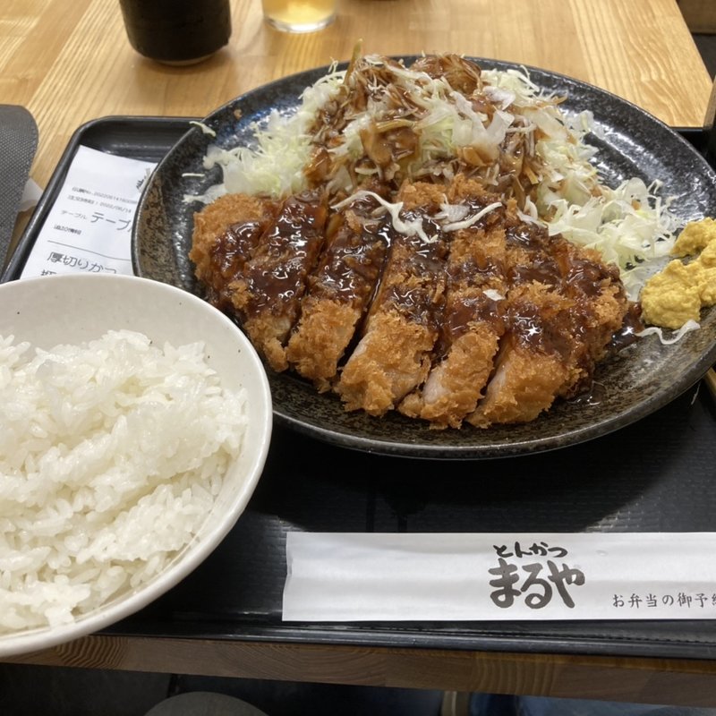 厚切りロースカツ定食(とんかつ まるや 有楽町店)
