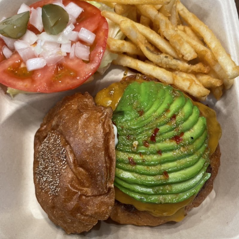 アボカドチーズバーガー(ポテト付き)(BROOKSTND GRILL)