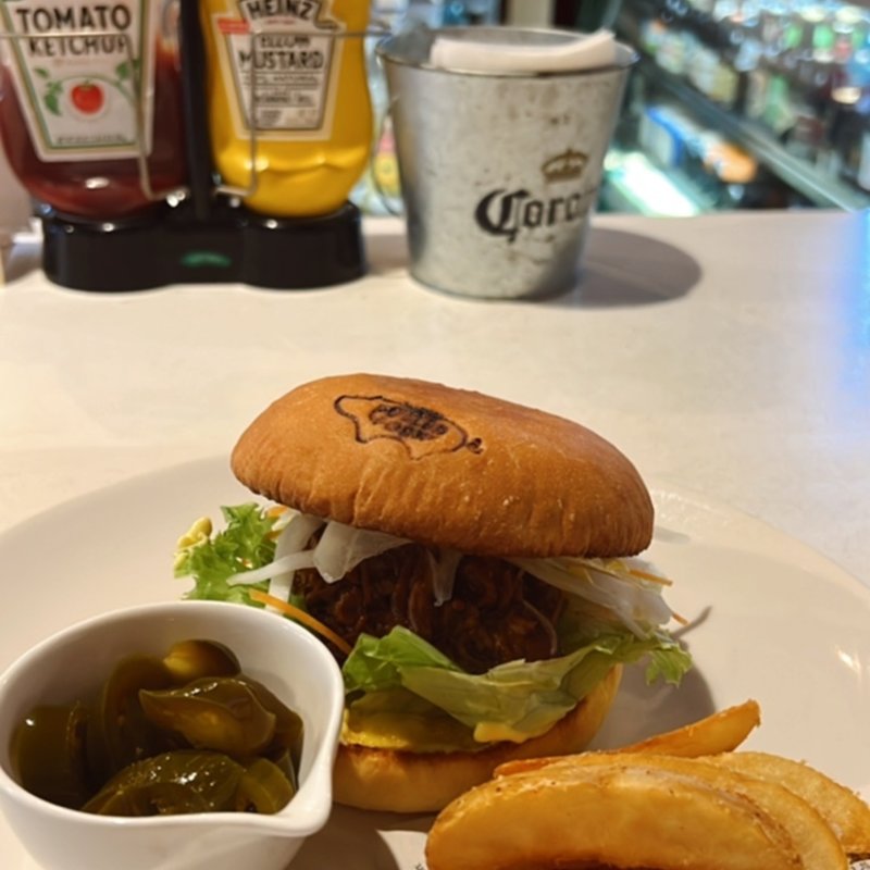 プルドポークバーガー(Beer bar　girlie shot （ビールバー ガーリーショット）)