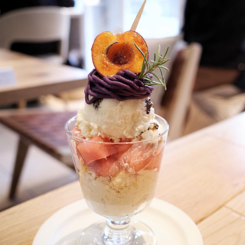 りんご飴のパフェ(ソビノワ)