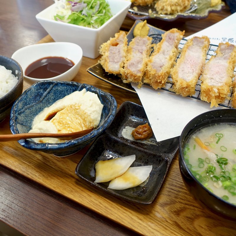 黒豚特上ロースかつ定食(黒豚の館 )