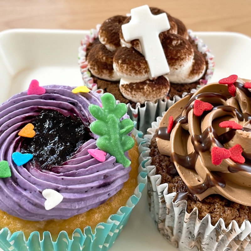 (Patty Cakes pastry shop)