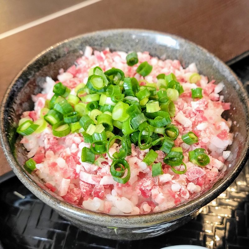 牛とろ丼(三品)