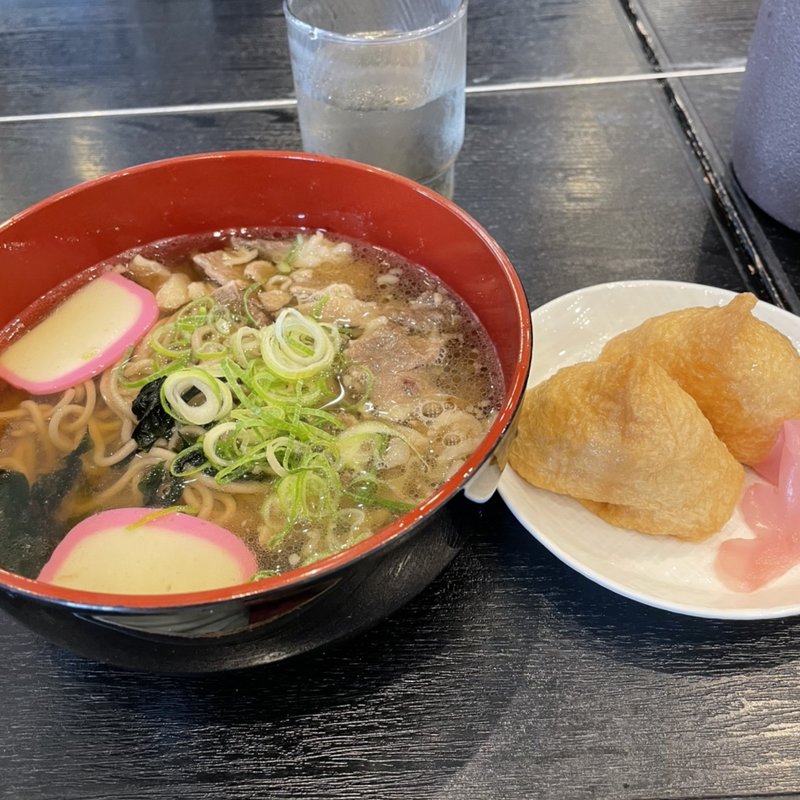 肉そば+いなり2個(レストラン古那 )