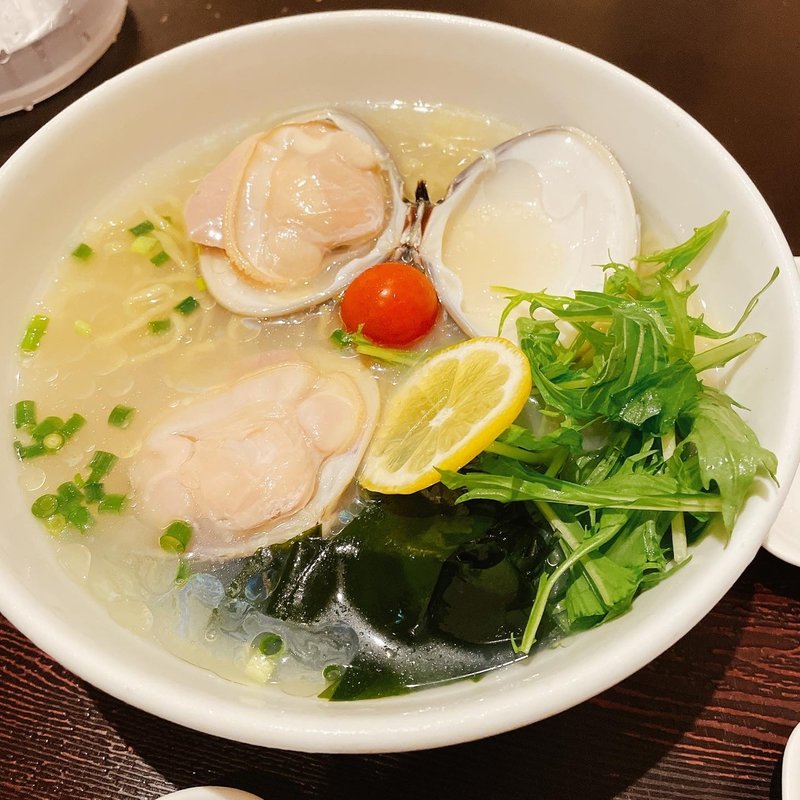 冷やしハマグリらぁめん へしこ焼きおにぎり付(麺屋海神)
