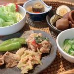 かごもりセット（惣菜とサラダ、お汁、ライス）(コーヒーハウス マグ )