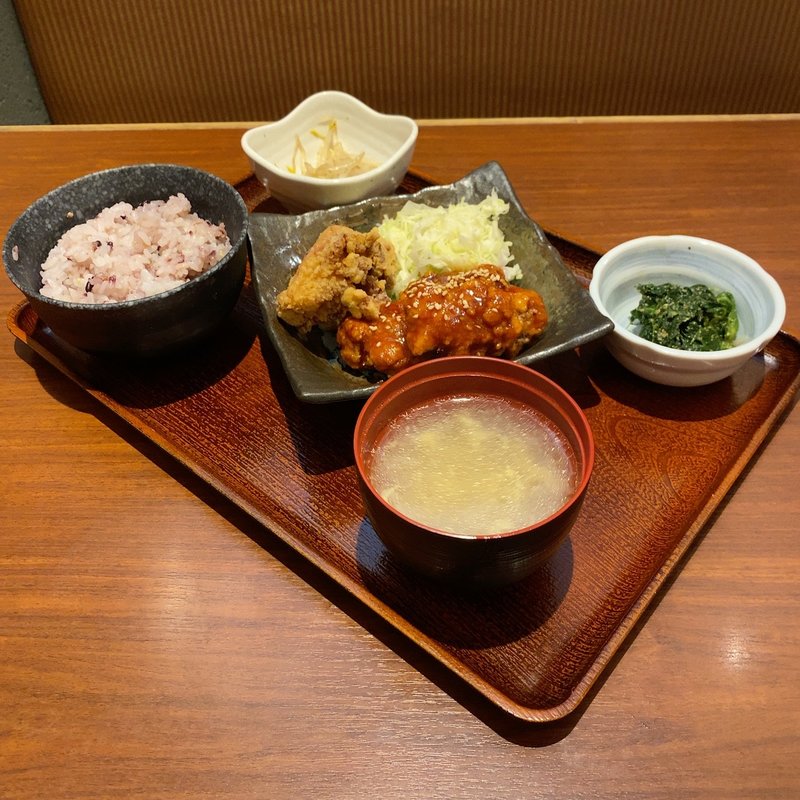 からあげとヤンニョムチキンの合い盛り定食(韓国ごはん・酒家 ダイダイ 大名古屋ビルヂング店)