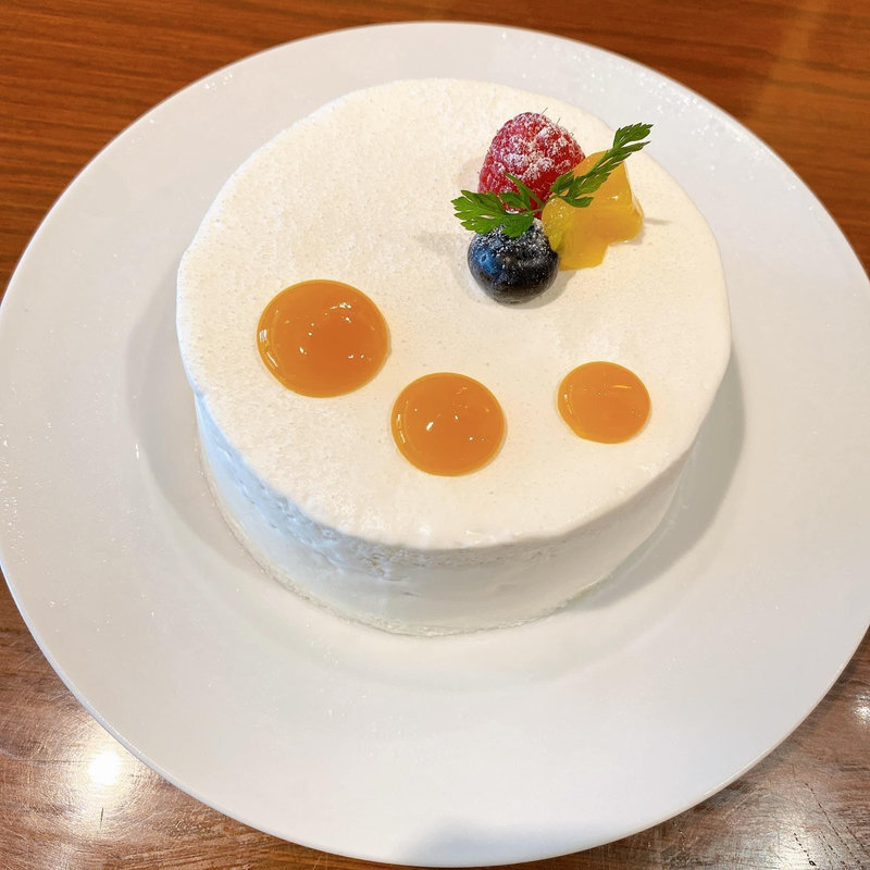 マンゴーとホワイトチョコレートのショートケーキ(セバスチャン)