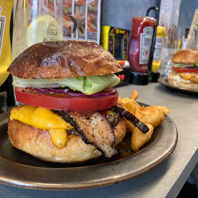 ベーコンチーズバーガー(Hi-SCORE BurgArcade)
