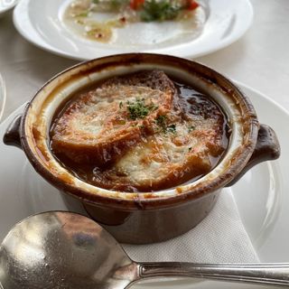 オニオングラタンスープ(カフェ＆レストラン ドルフィン)
