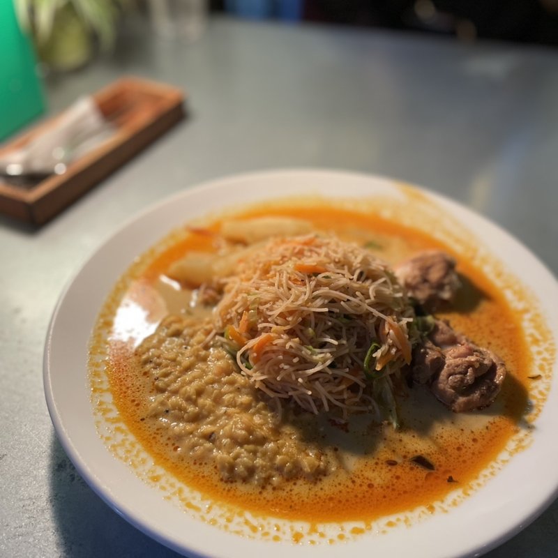 スリランカカリーヌードル(東方遊酒菜 ヌワラエリヤ)