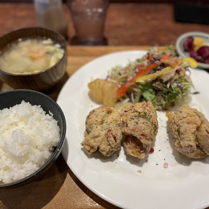 IKKAKU唐揚げ定食(いっかく食堂)