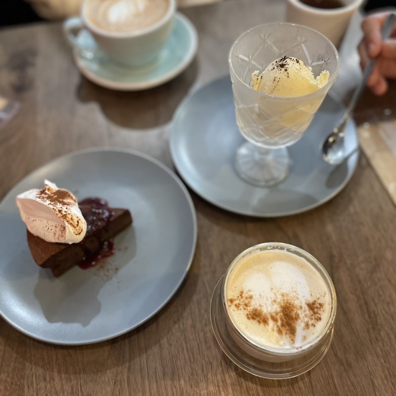 自家製ガトーショコラ ドリンクセット(SHIROUZU COFFEE 港)