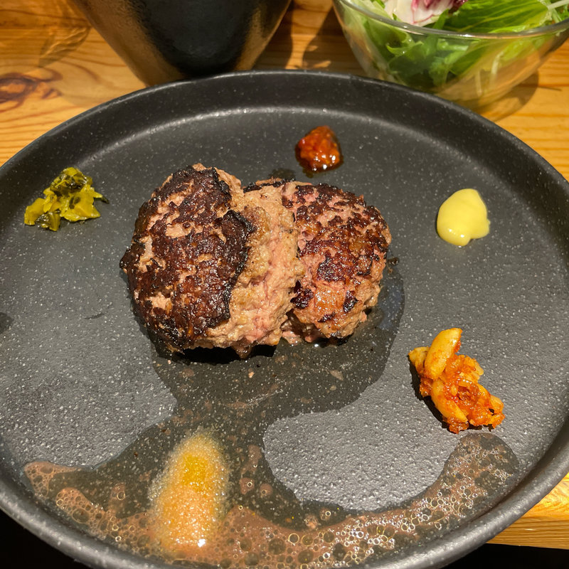 肉屋のハンバーグと〆ご飯セット(肉屋のハンバーグと炊きたての米)