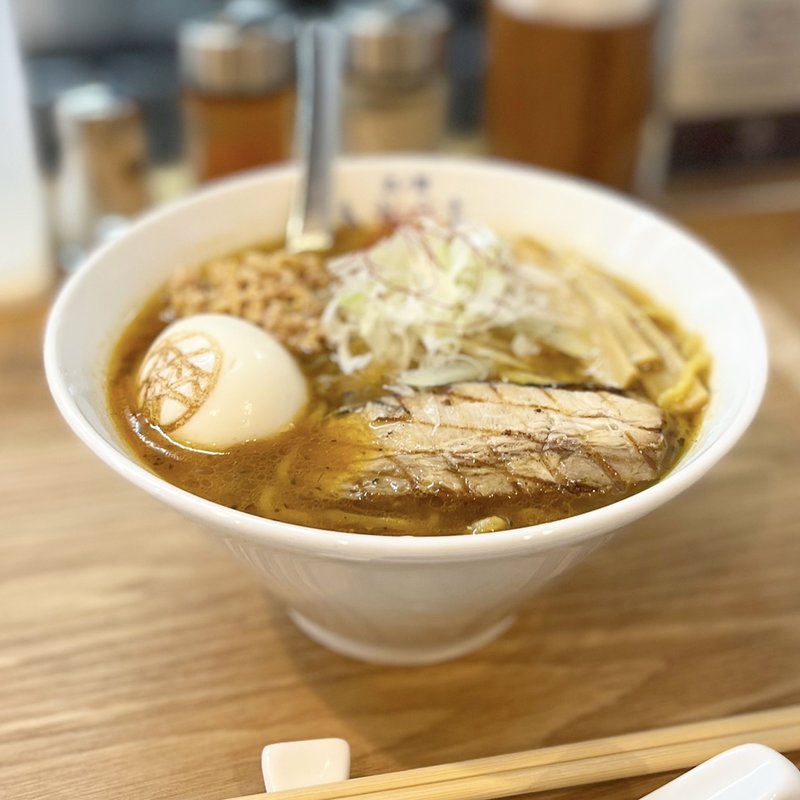 札幌スパイシーラーメン さらうま（味付玉子・ひきわり納豆）(北ノ麺もりうち)