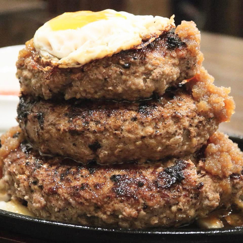 黒い3連ハンバーグ(牛舎)