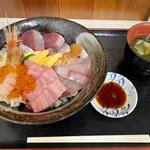 特選海鮮丼(魚善の二階)