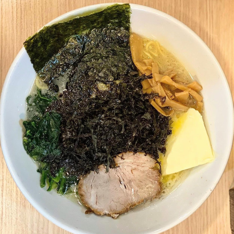 岩のり塩バターらーめん(塩豚骨らーめん たちひら)