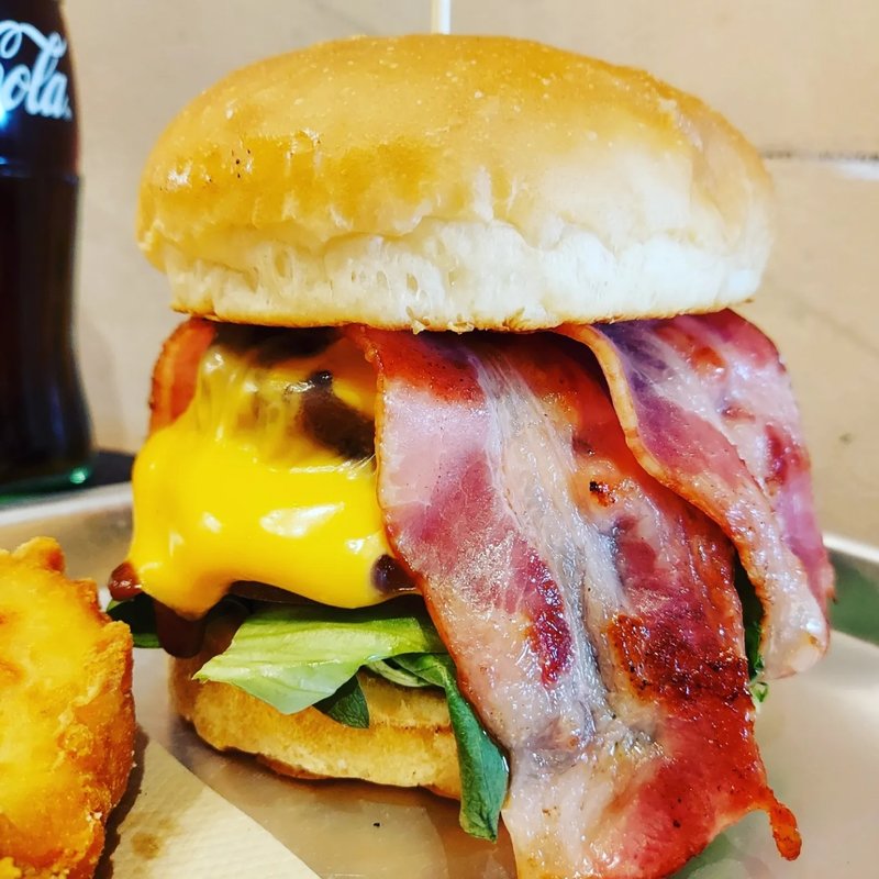 ベーコンチーズバーガー(BURGER PRODUCTS 本町店（HUB KITCHEN）)