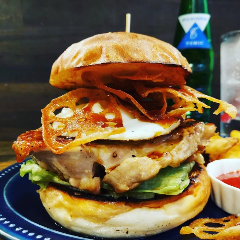 親子照り焼きサンド レンコンチップ添え(Kokopelli)