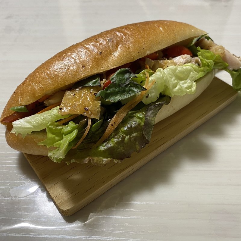 ローストチキンとフレッシュトマトのサンド(オッチモ)