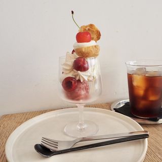 アメチェとさくらんぼのヴァシュラン(たべものと日用品 WAO)
