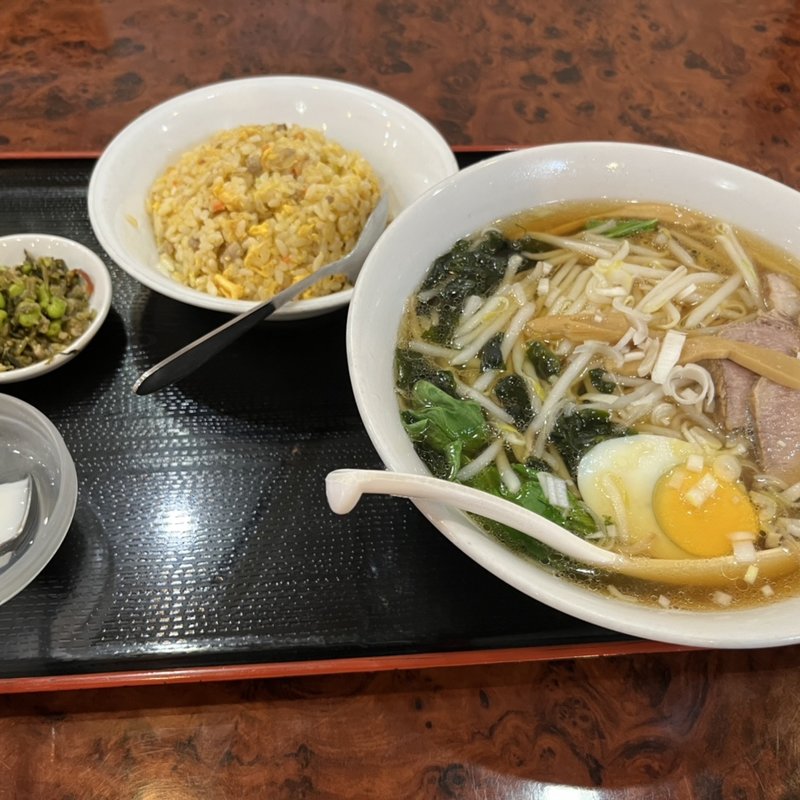ラーメン半チャーハンセット(楽宴)