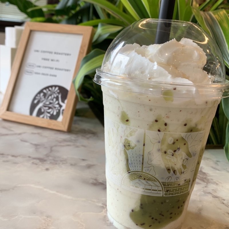 キウイ＆バニラフラッペ(unicoffe roastery横浜日本大通り)