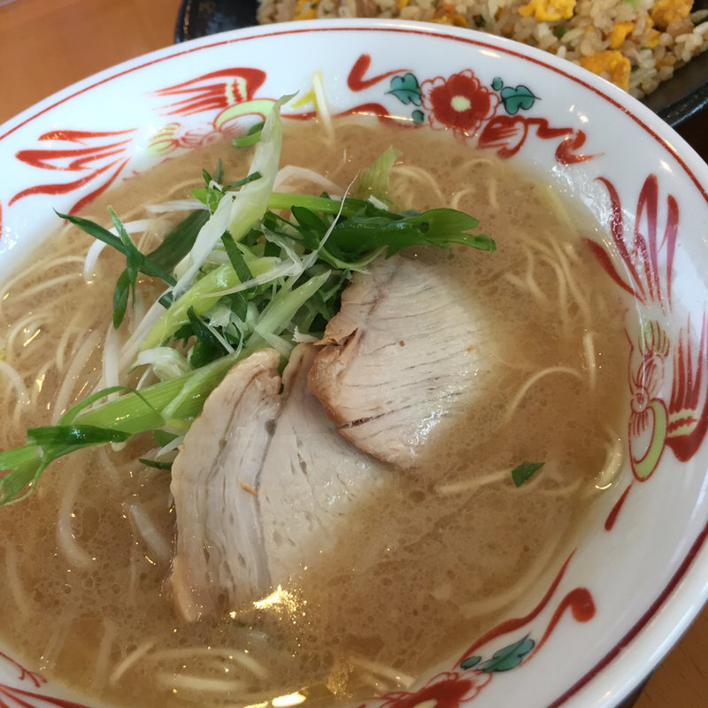 中華そば(牛骨ラーメン)(麺屋ん 夜市店)