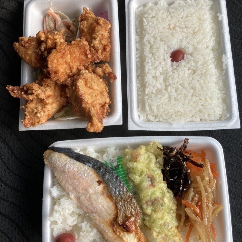 唐揚げ弁当&鮭弁当(ほかほか大将亭総和店)