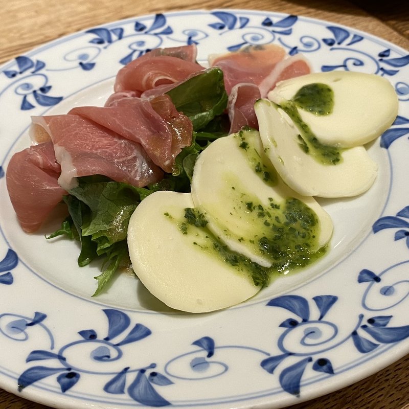 ハモンセラーノとモッツァレラのバジルソース(鎌倉パスタ 尼崎名神店)