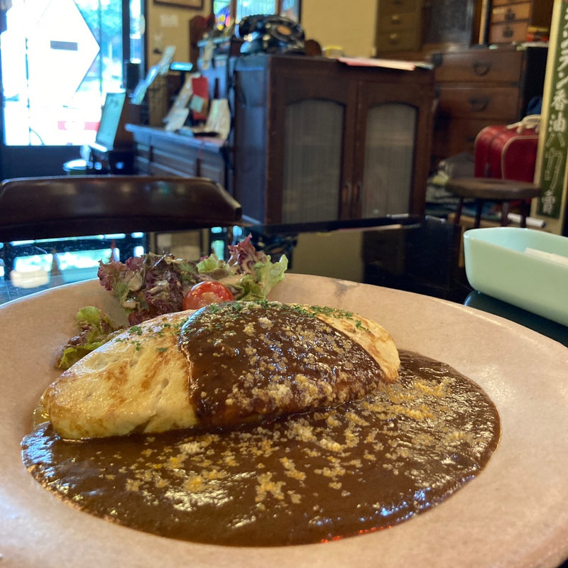 カレーのオムライス ドリンクセット(夜もすがら骨董店)