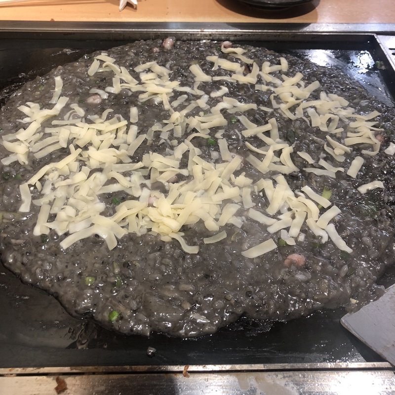 イカ墨もんじゃ(チーズトッピング)(浅草もんじゃ ぜんや)