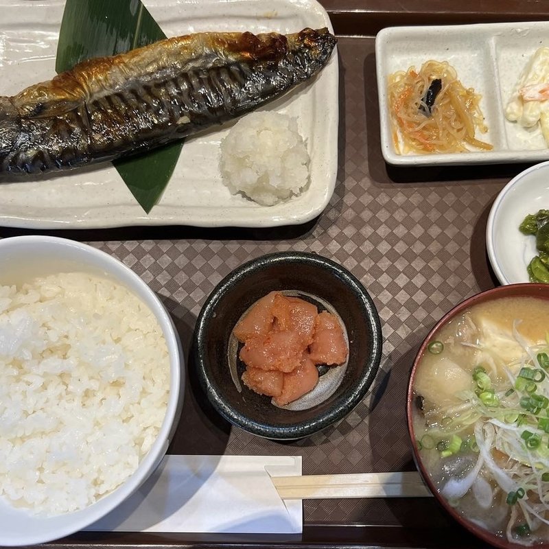 焼きサバ定食：明太子＋豚汁(酒と飯　たまる食堂)