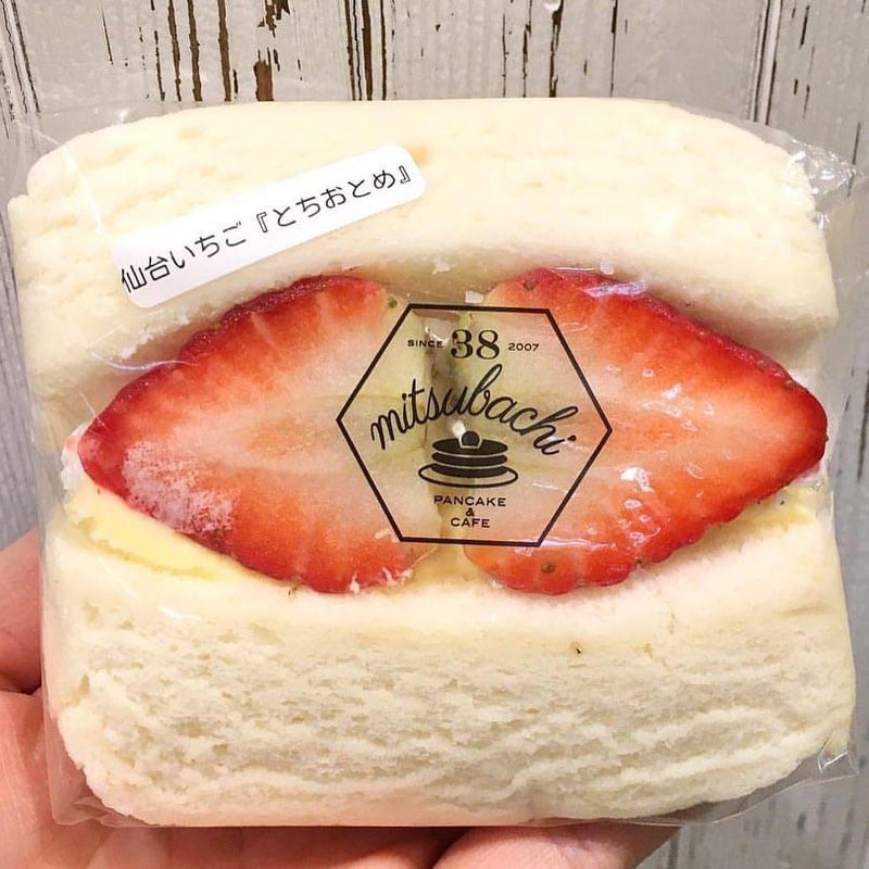 ふわふわスフレパンケーキサンド 仙台苺(ミツバチ キッチン （38 mitsubachi Kitchen）)