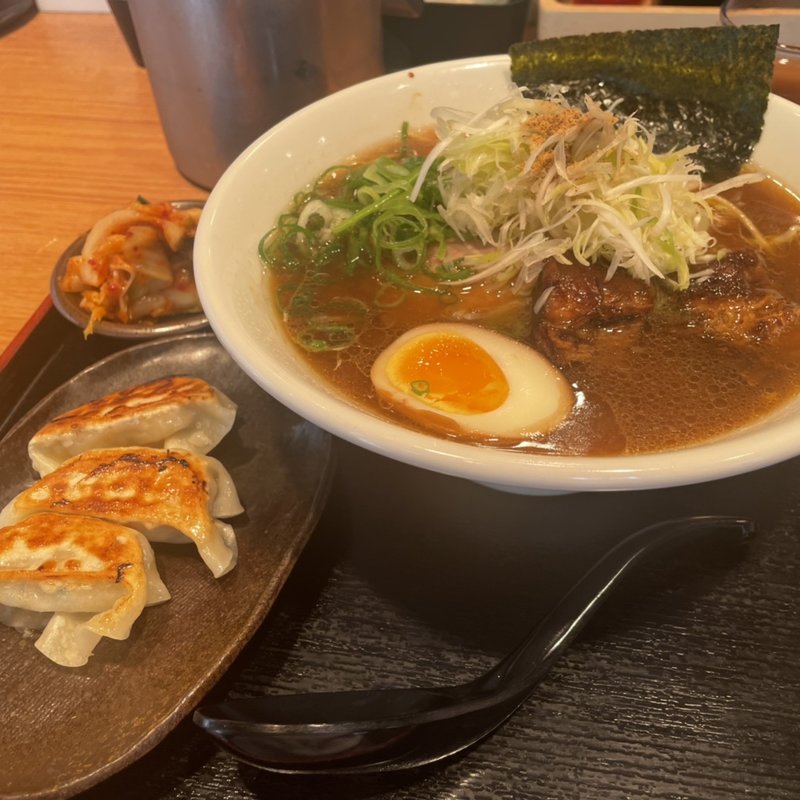 特選醤油スペシャル＋餃子セット(ラーメンたろう三宮本店)