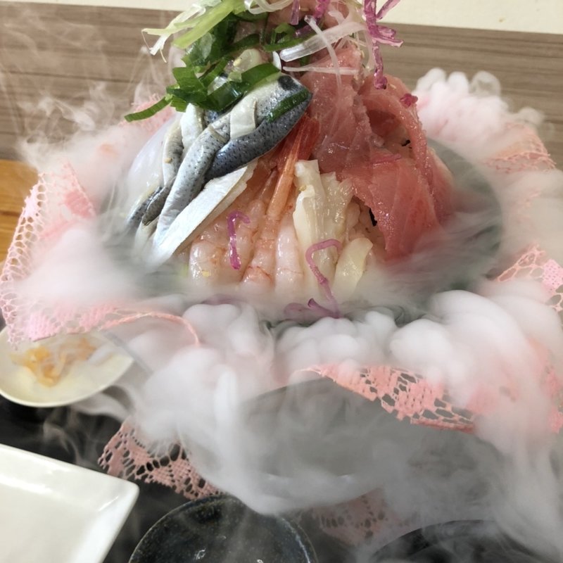 山鉾丼(みなと市場 小松鮪専門店 （コマツマグロセンモンテン）)