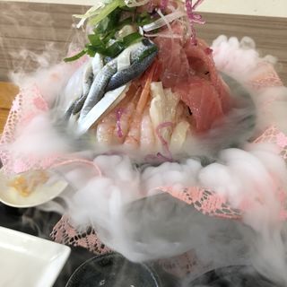 山鉾丼(みなと市場 小松鮪専門店 （コマツマグロセンモンテン）)