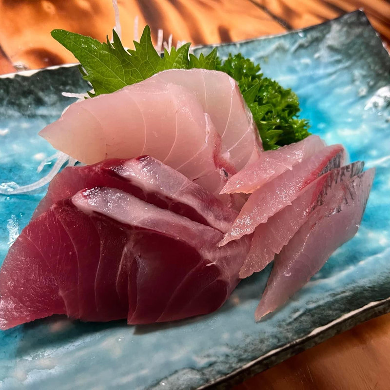 おまかせ3種刺身盛り(八丈島郷土料理　梁山泊 （リョウザンパク）)