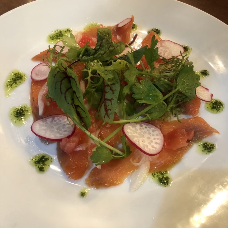 サーモンのカルパッチョ(BELLA BOCCA 茶屋町店)