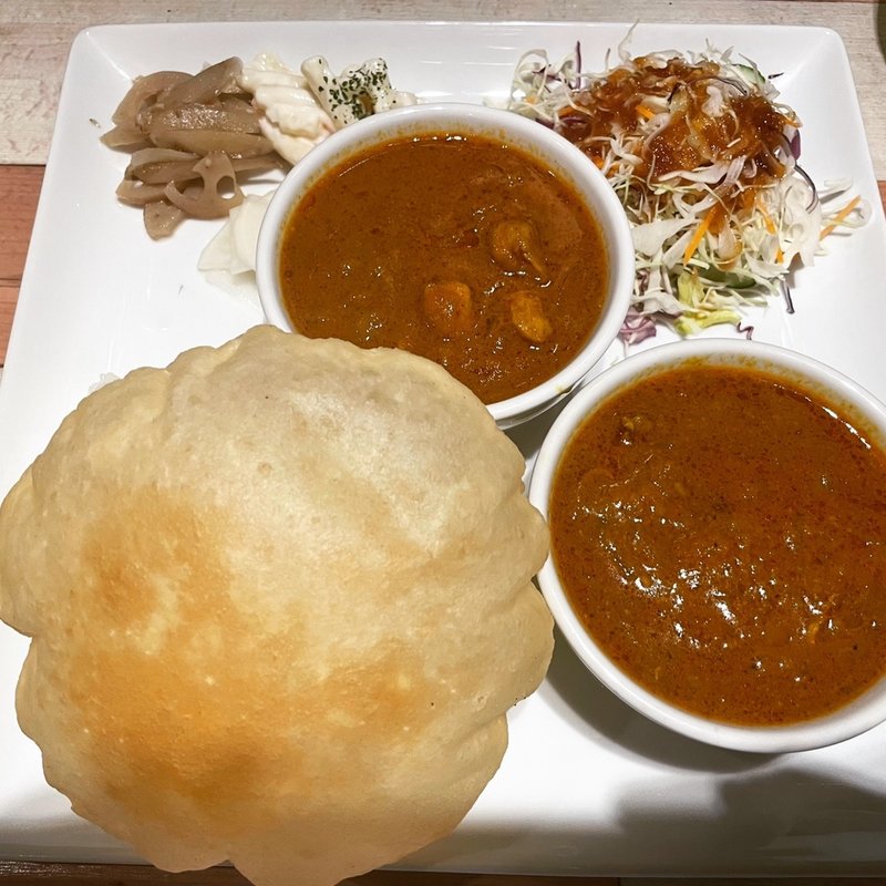 2種のカレープレート(The stand? Mesi-kutan? メシクウタン)