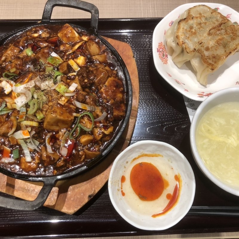 麻婆あんかけ焼きそば＋大餃子2個(香港張家飯 イオンモール多摩平の森店 （ホンコンチャンジャーハン）)