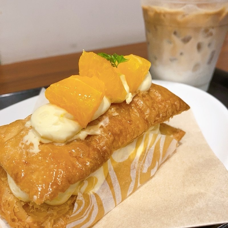 オレンジ&オレンジショコラクリーム(ＳＴＩＣＫ ＳＷＥＥＴＳ ＦＡＣＴＯＲＹ シャレオ店 （スティックスウィーツファクトリー）)