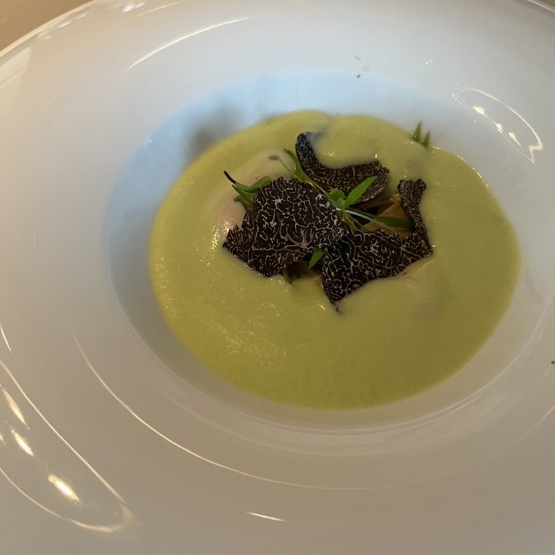 アスパラガスのスープ　黒トリュフのせ(ラ テラス あやめ池店 （La Terrasse）)