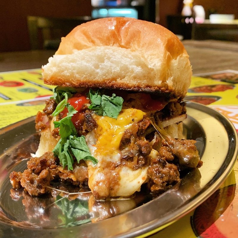 ムンバイのハンバーガー　キーマパオ(偏愛食堂)
