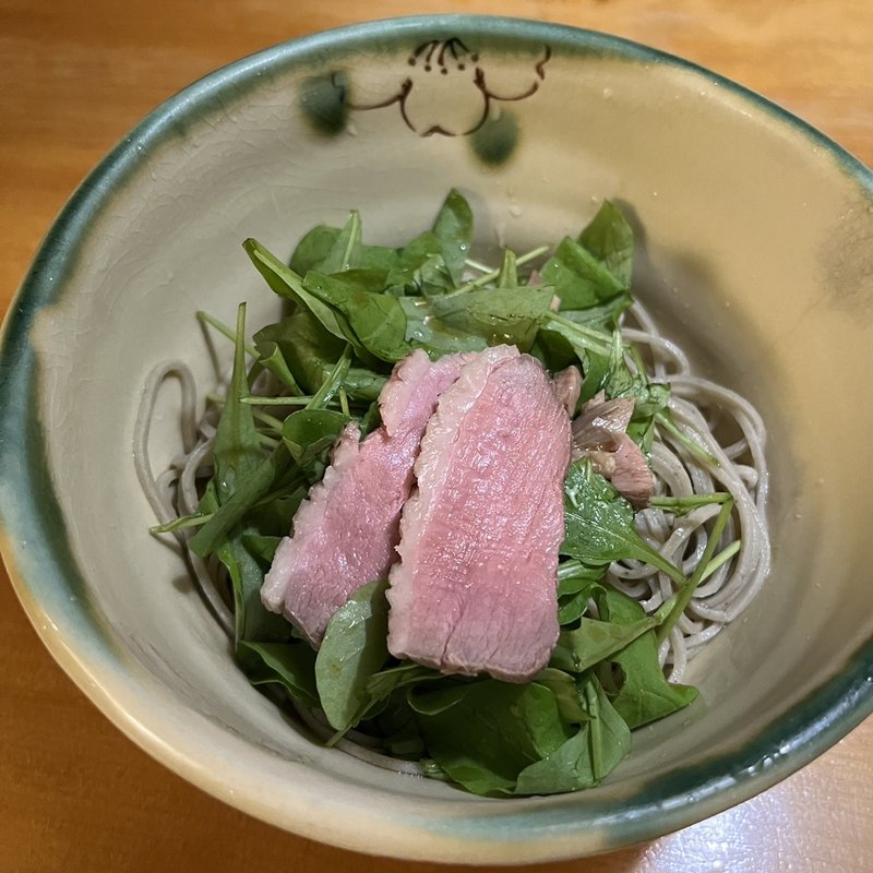 〆の創作蕎麦　鴨とルッコラの冷やし南蛮蕎麦(わびすけ （WABISUKE）)