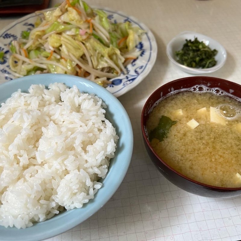 な肉入り野菜炒め抵触(大衆食堂かど市)